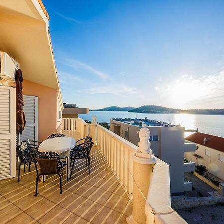 Apartamenty Z Basenem Ilja Рогозница Экстерьер фото