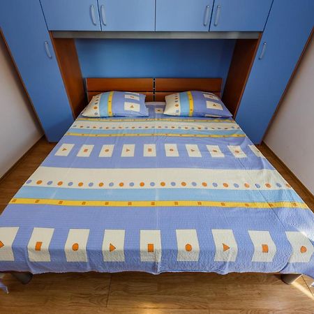 Apartamenty Z Basenem Ilja Рогозница Экстерьер фото