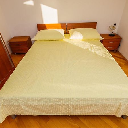 Apartamenty Z Basenem Ilja Рогозница Экстерьер фото