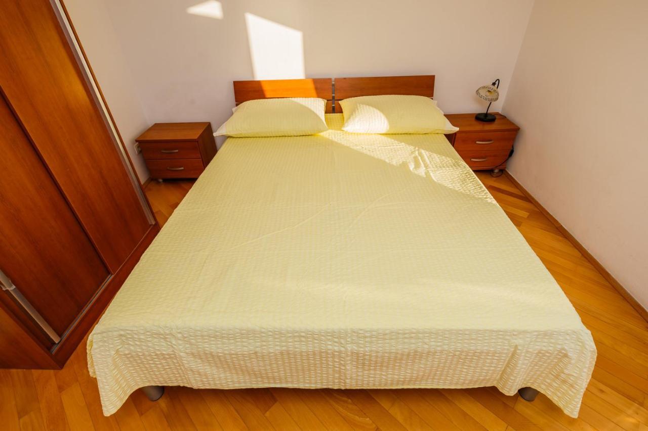 Apartamenty Z Basenem Ilja Рогозница Экстерьер фото
