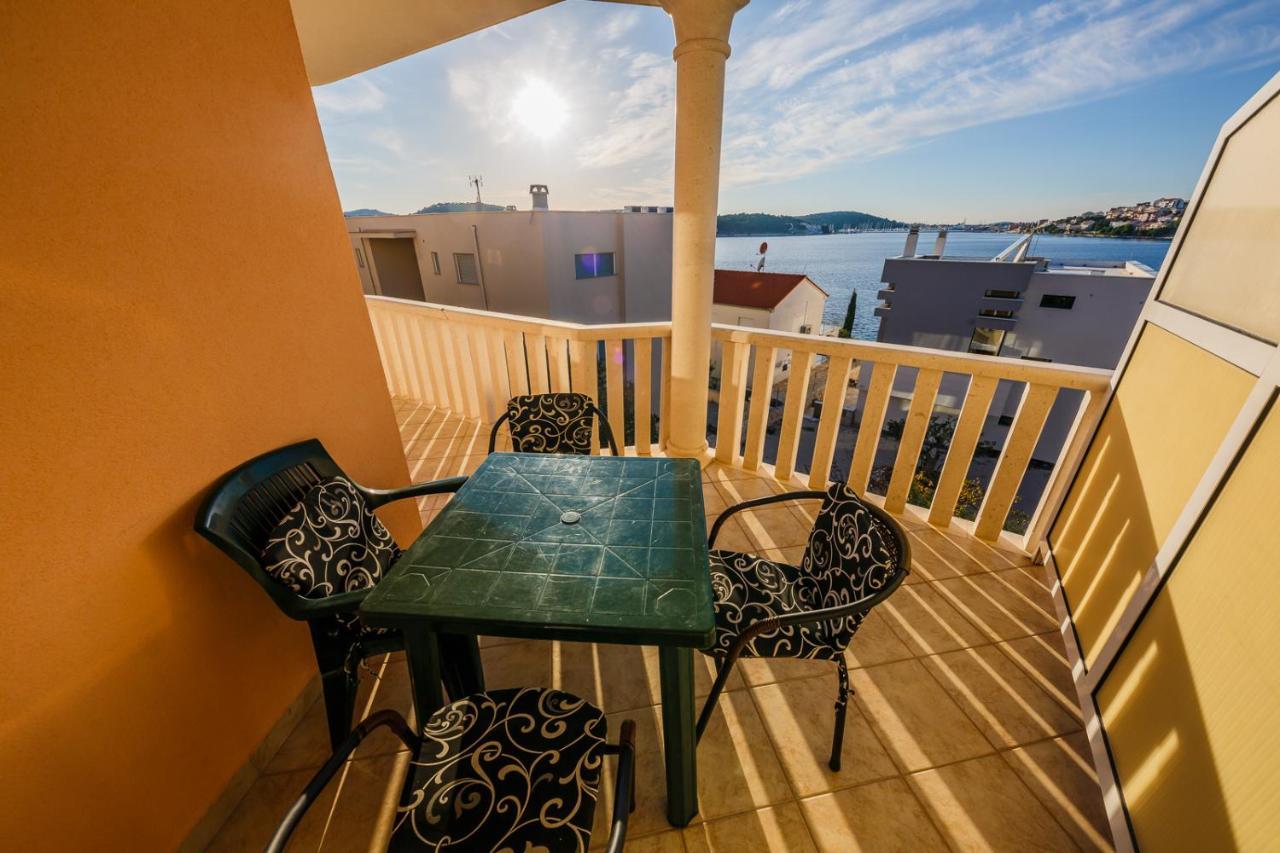 Apartamenty Z Basenem Ilja Рогозница Экстерьер фото