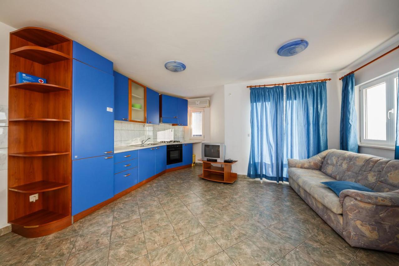 Apartamenty Z Basenem Ilja Рогозница Экстерьер фото