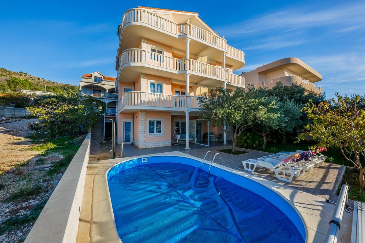 Apartamenty Z Basenem Ilja Рогозница Экстерьер фото