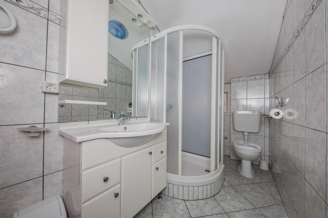 Apartamenty Z Basenem Ilja Рогозница Экстерьер фото
