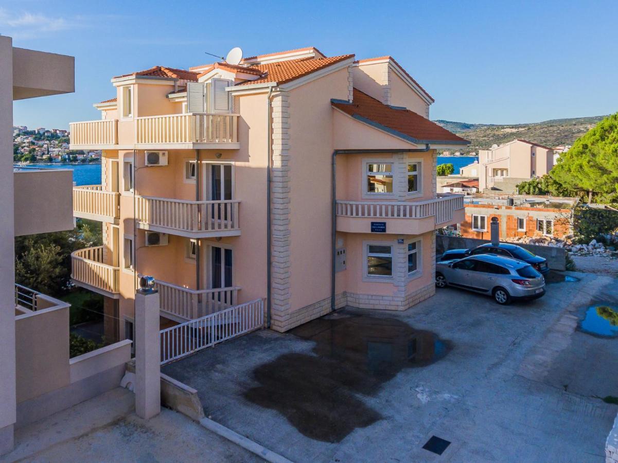 Apartamenty Z Basenem Ilja Рогозница Экстерьер фото